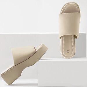 NWT MySoft platform sandal women 10. Slide on.